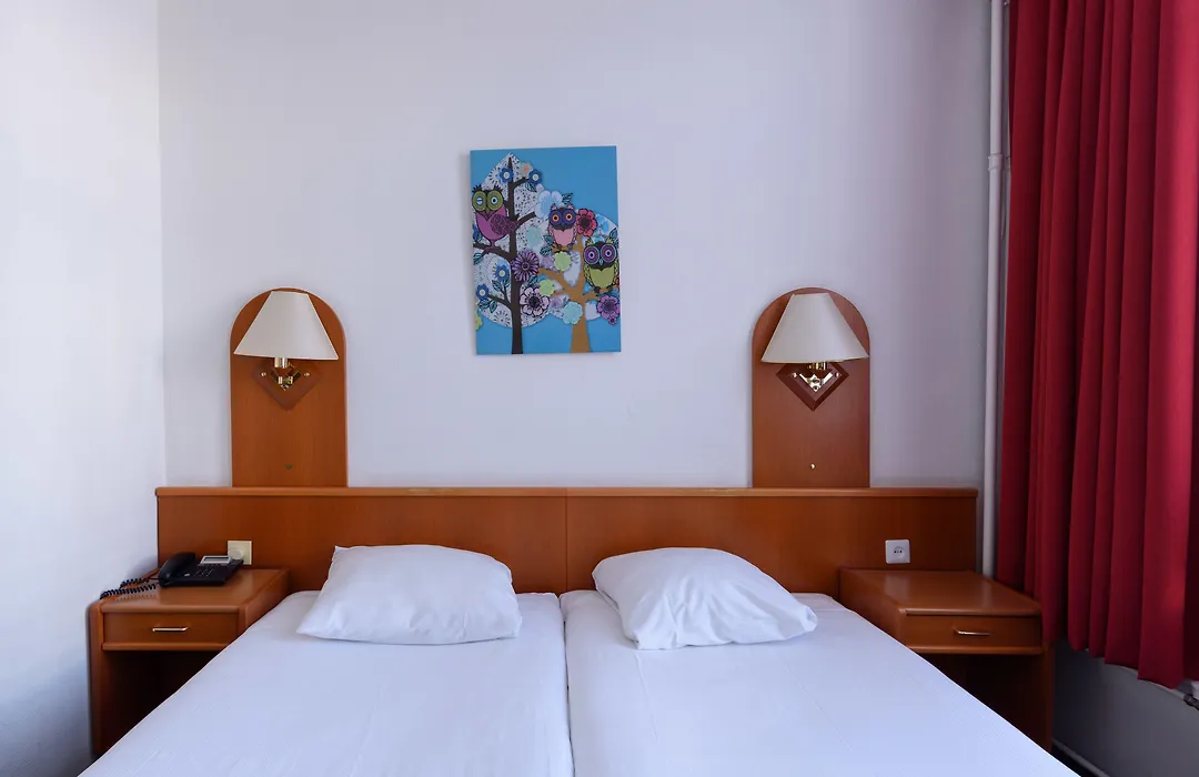 Owl Hotel-1